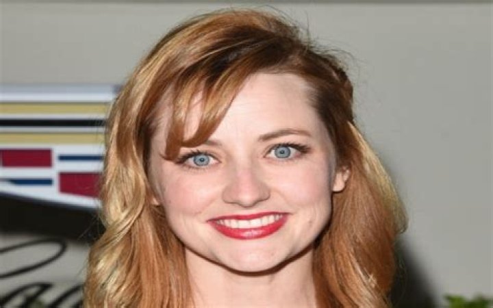 5 Facts About Shannon Collis