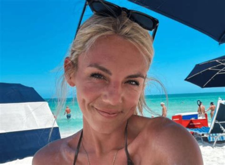 Annie Agar Reddit, Bikini, Instagram, Age, Husband, Boyfriend, Height, Twitter, Bio, Brother, Tiktok ·