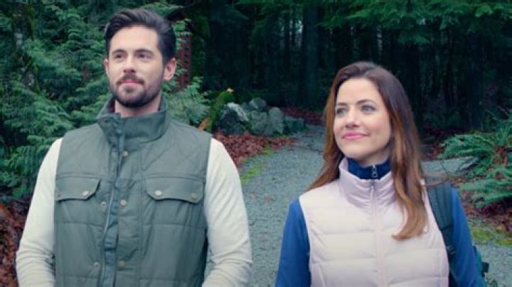 Are Hallmark Stars Chris McNally And Julie Gonzalo Together In Real Life? ·
