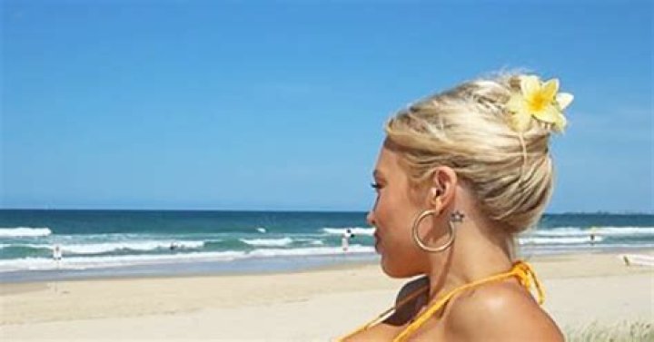 Avril Lavigne's incredible bikini photos are inspiring our summer beach wardrobe