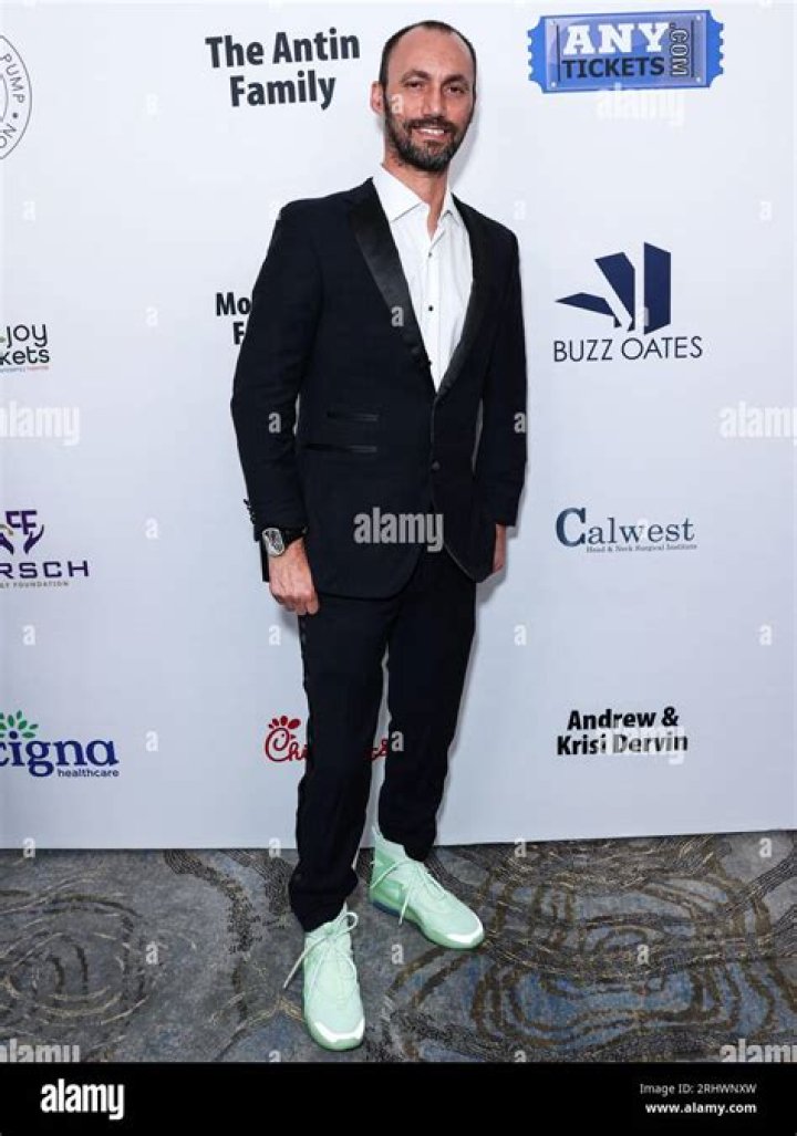 Dan Fleyshman- Net Worth, Bio, Age, Marriage, Height, Career ·