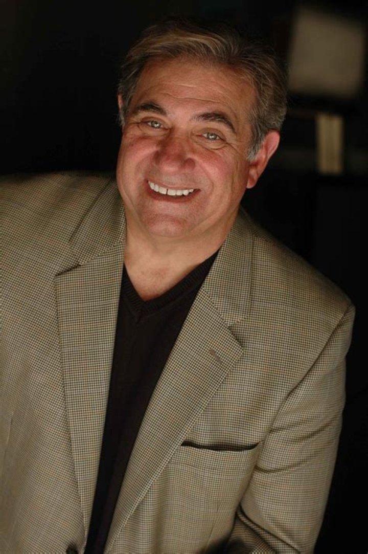 Dan Lauria ·