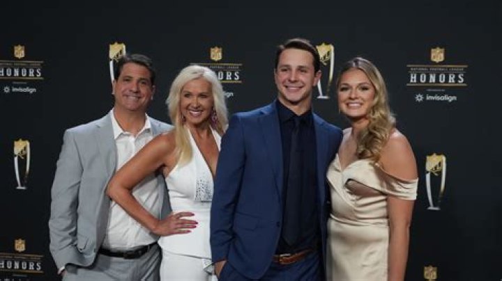 Does Brock know that Walt poisoned him? Celebrity.fm #1 Official Stars, Business & People Ne