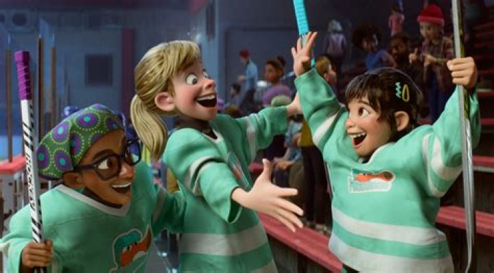 Does Lizzy Caplan Have Kids With Her Husband Tom Riley? Family And Net Worth