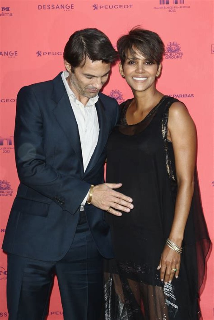 How Eric Bent Really Felt About Being With Megastar Halle Berry