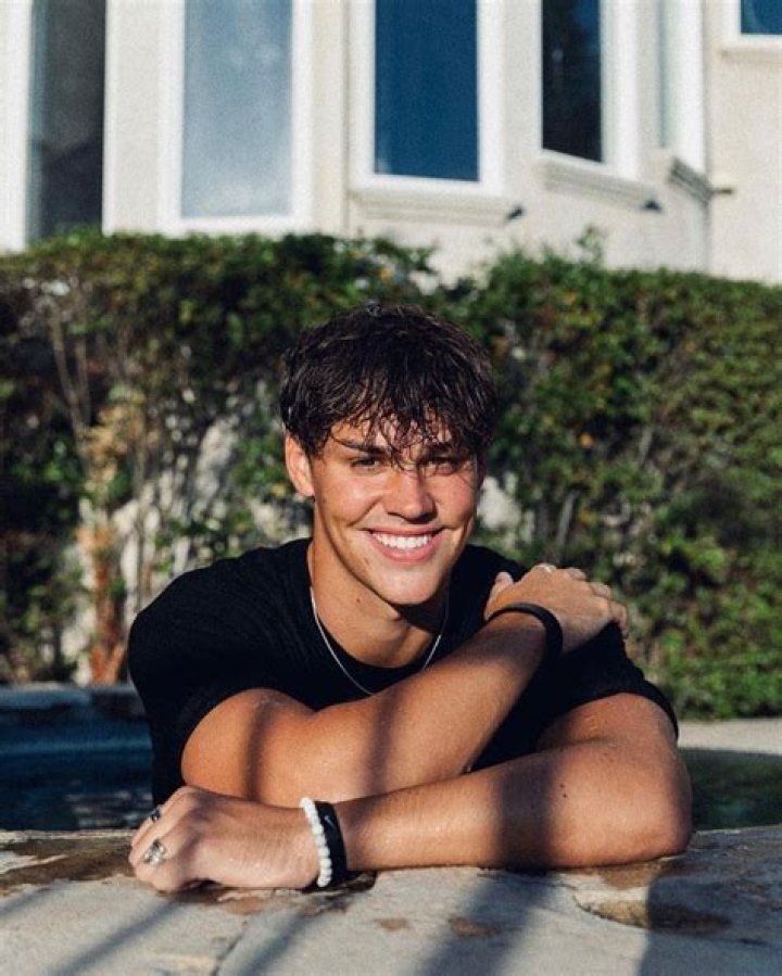 How Old Is Noah Beck Age Net