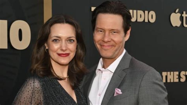 Ike Barinholtz – Who Is His Wife, Brother? What Is His Height, Net Worth?