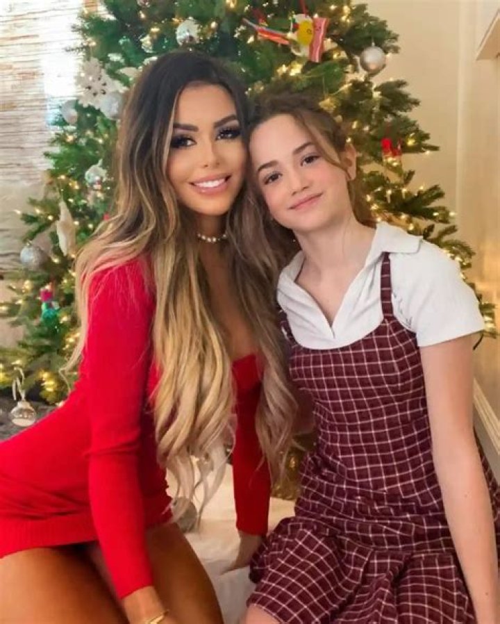 Instagram Hot Model, Julianne Kissinger's Daughter Reached Her Preadolescence Period; Who Is The Fat