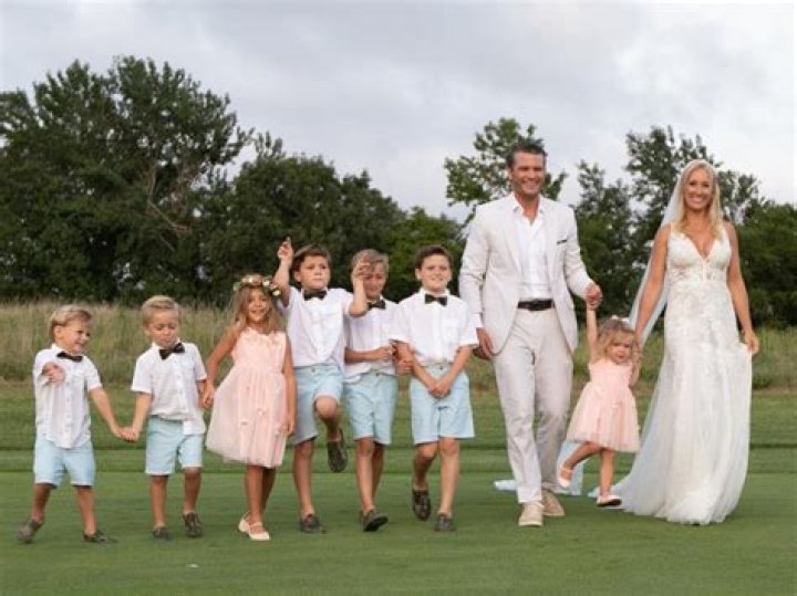 Is Pete Hegseth Married? Pete Hegseth Age, Height, Family, Net Worth, Ethnicity, And More ·