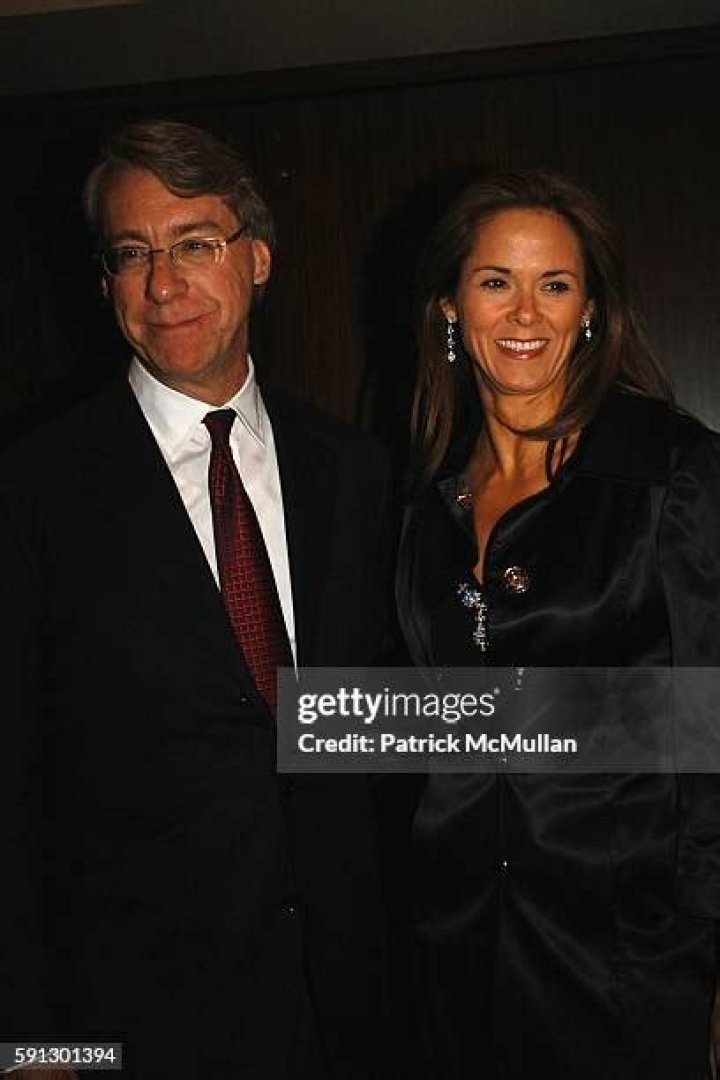 James Chanos Biography, Age, Height, Wife, Net Worth, Family