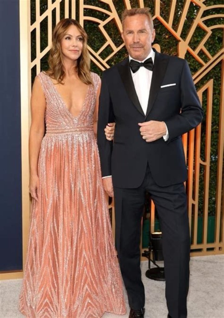 Jim Jones Height, Weight, Age, Girlfriend, Family, Facts, Biography