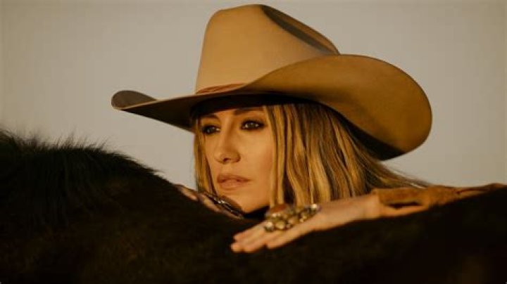 Lainey Wilson's BBL Journey Explored