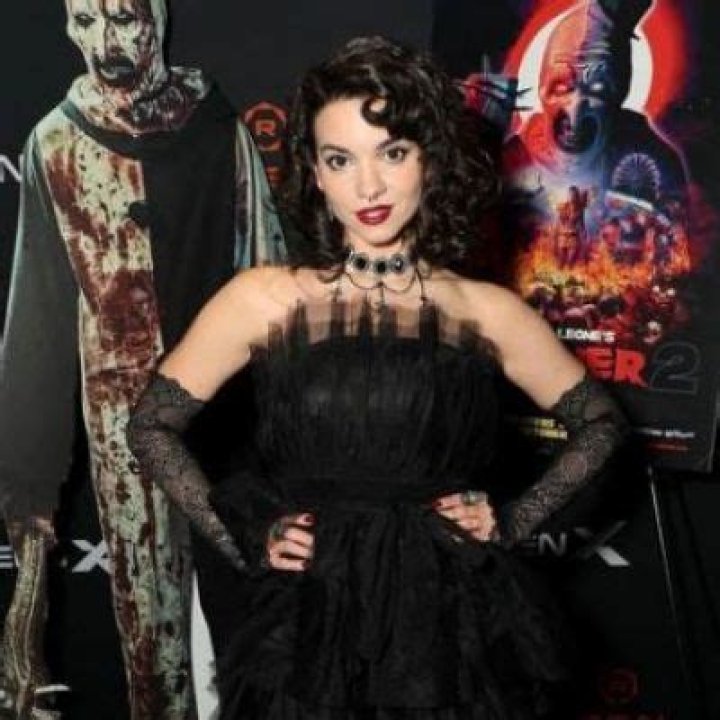 Lauren LaVera- Wiki, Age, Height, Net Worth, Boyfriend, Ethnicity ·