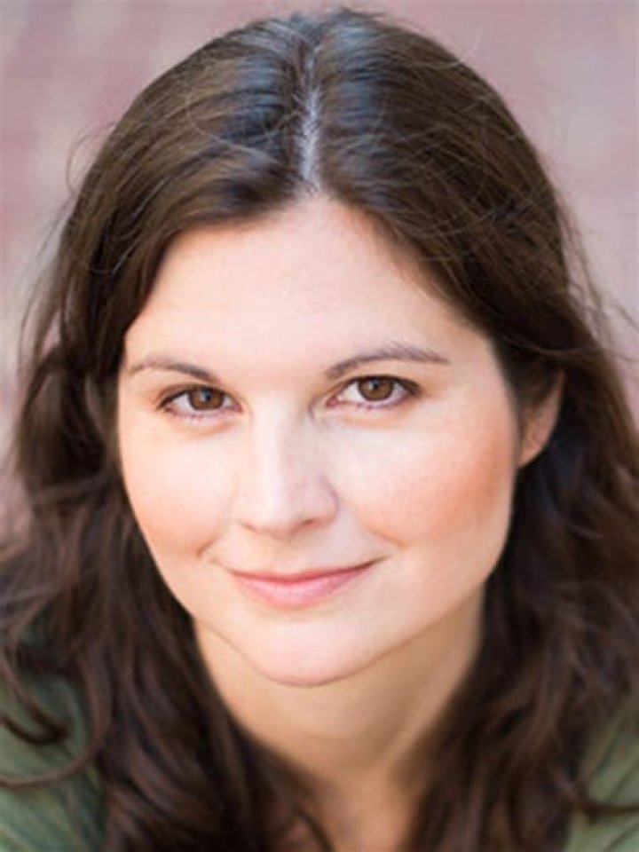 Lisa Jakub Bio, Wiki, Age, Height, Hot, Husband, Children, Family, Movies, Writer, Net worth