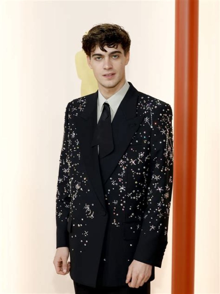 Measuring Up: Lorenzo Zurzolo's Height In The Spotlight