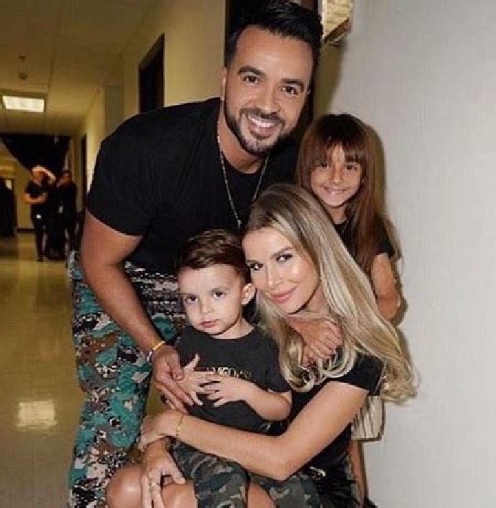 Meet Agueda Lopez, a second wife of Luis Fonsi, an American singer.