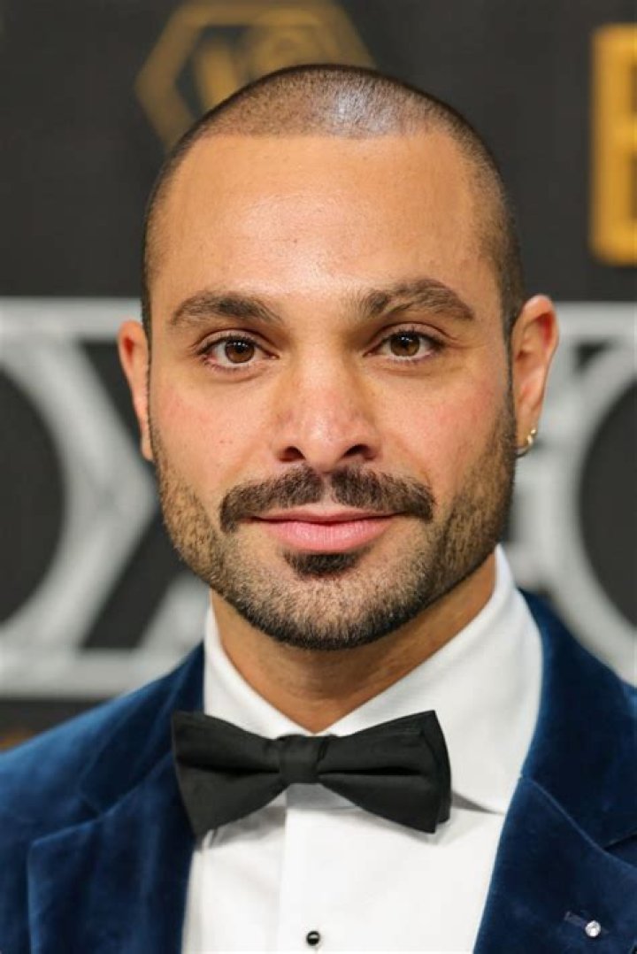 Michael Mando ·