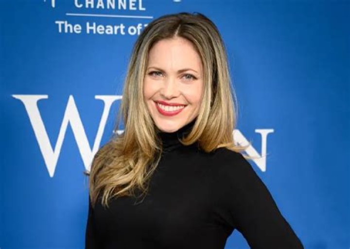 Pascale Hutton Curbs Her Career for More Family Time ·