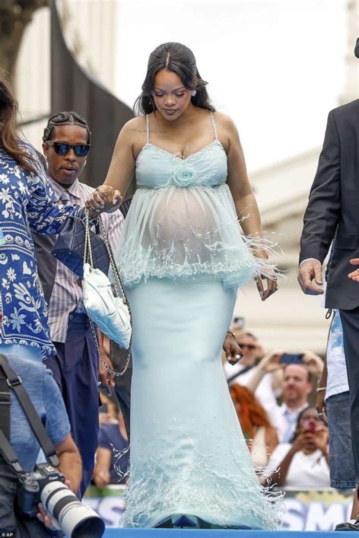 Pregnant With Her First Child? Sensational News On Selena Gomez's Pregnancy