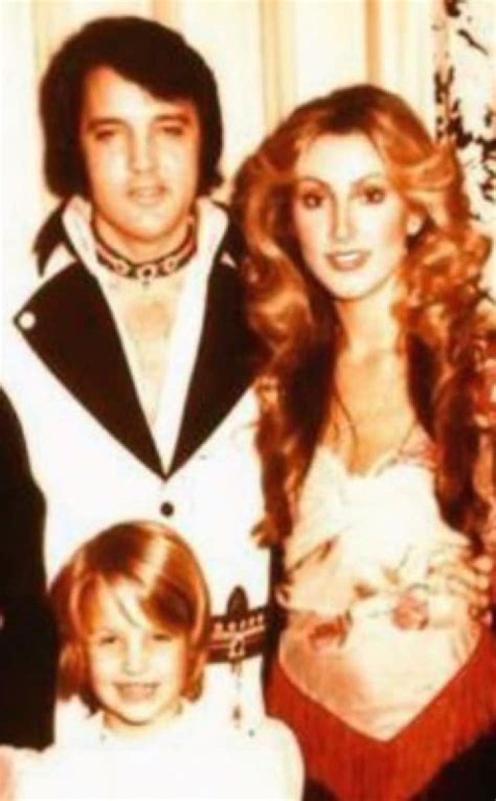 Rare Family Photo Of Elvis Presley Unveiled By Linda Thompson