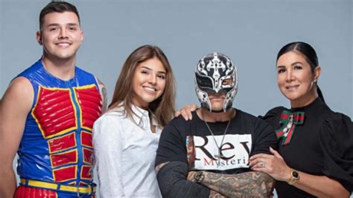Rey Mysterio | Wife, Children & Net Worth [2023 Update] ·