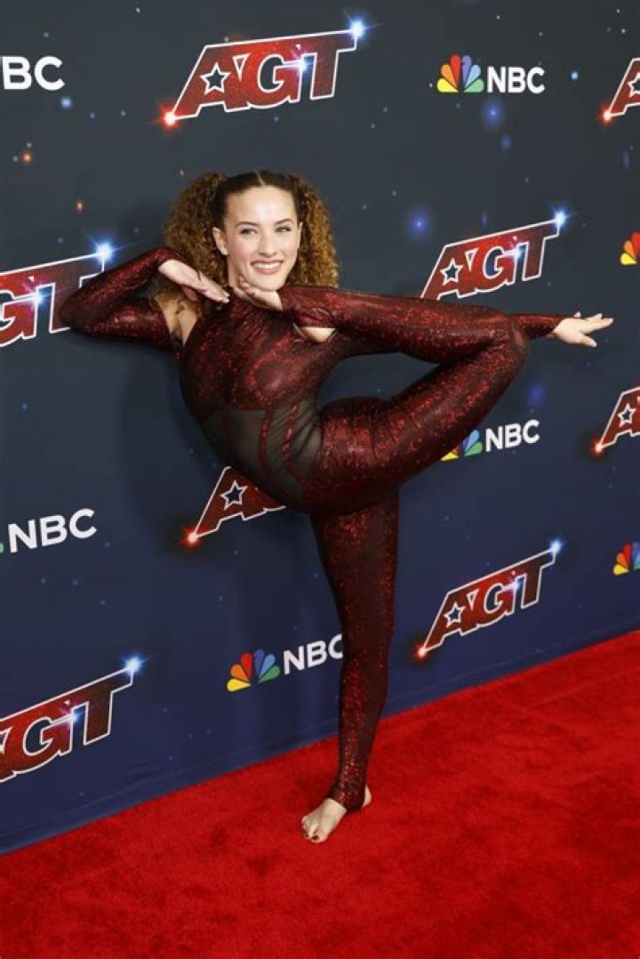 Sofie Dossi's Spine And Beyond