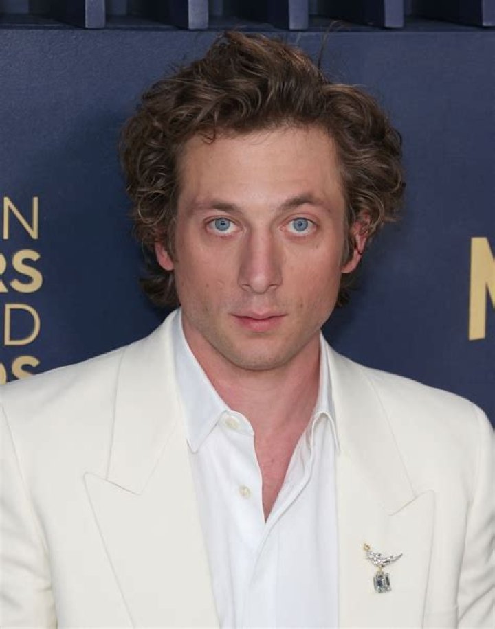 The Towering Talent: Jeremy Allen White's Impressive Height