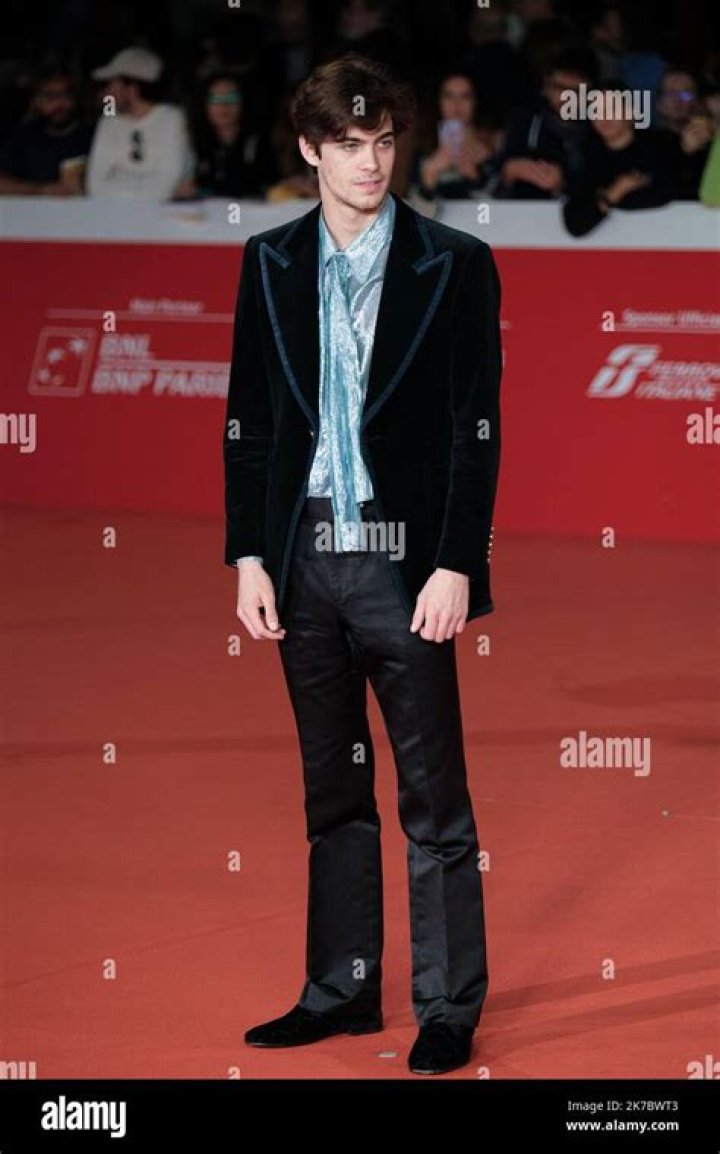 Unveiled Photos Of Lorenzo Zurzolo Snapped By Paparazzi