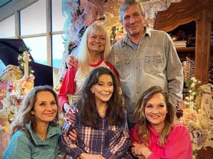 Unveiling Loretta Lynn's Marital History: Discoveries And Insights