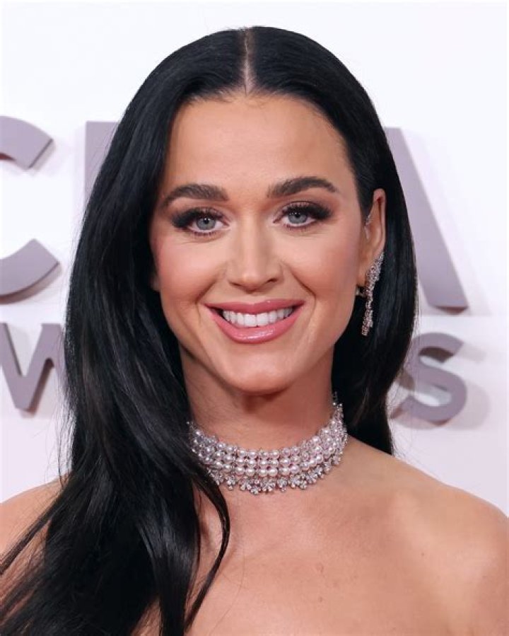 Unveiling The Allure: Celebrities Starting With T