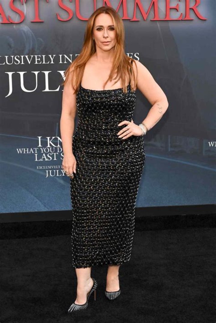 Unveiling The Allure Of Jennifer Love Hewitt: A Visual Journey