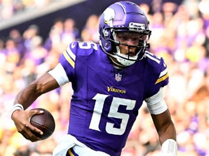 Vikings QB Josh Dobbs surprises a young fan suffering from alopecia with a signed jersey