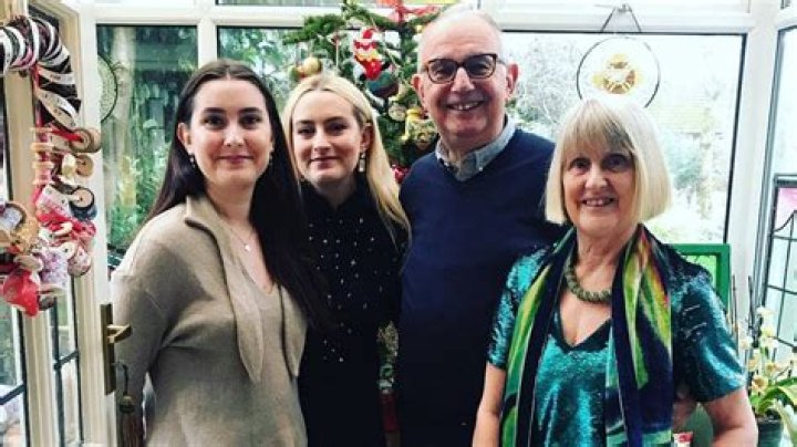 Who Is Amelia Dimoldenberg Sister? Parents, Age, Boyfriend, Net Worth 2023